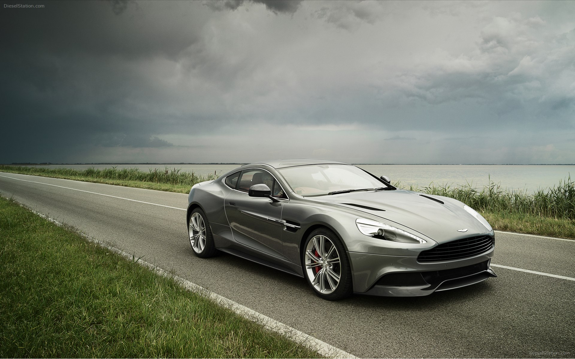 Aston Martin Vanquish 2013